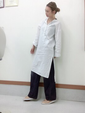 「earth music&ecology（アースミュージックアンドエコロジー）のサイドボタンパンツ 〇（デニムパンツ）」を使った、Risaさん（レディース・160cm）の春コーディネート