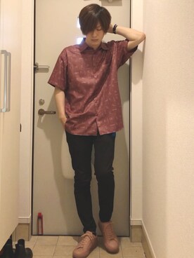 「UNITED TOKYO（ユナイテッドトウキョウ）のテーパードスキニーストレッチカラーパンツ（チノパンツ）」を使った、よねたむさん（メンズ・173cm）の夏コーディネート
