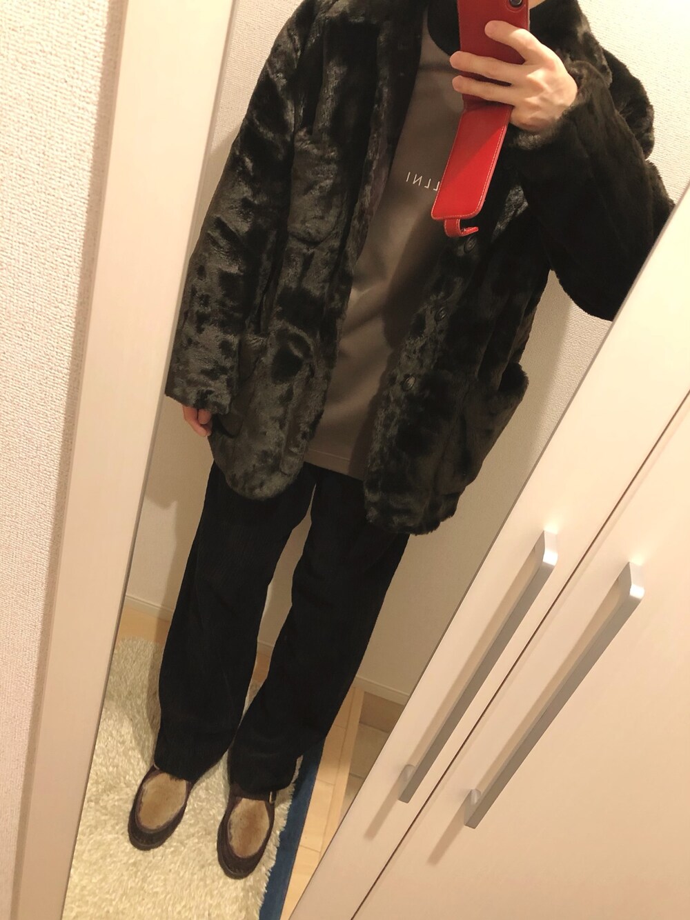 「秋冬コーデ、カジュアル、休日スタイル、オーバーサイズ、ブラウン、ファー、スウェット、ワイドパンツ、コーデュロイ、革靴」｜「Paul Smithのアイテム（ジャケット/アウター、ブラウン系）」を使った、よねたむさん（メンズ・172cm）の冬コーディネートの1枚目の写真