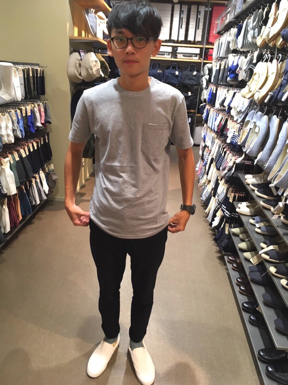 「summer、boy」｜「UNIQLOのアイテム（Tシャツ/カットソー、グレー系）」を使った、峻宏さん（メンズ・173cm）の夏コーディネートの1枚目の写真