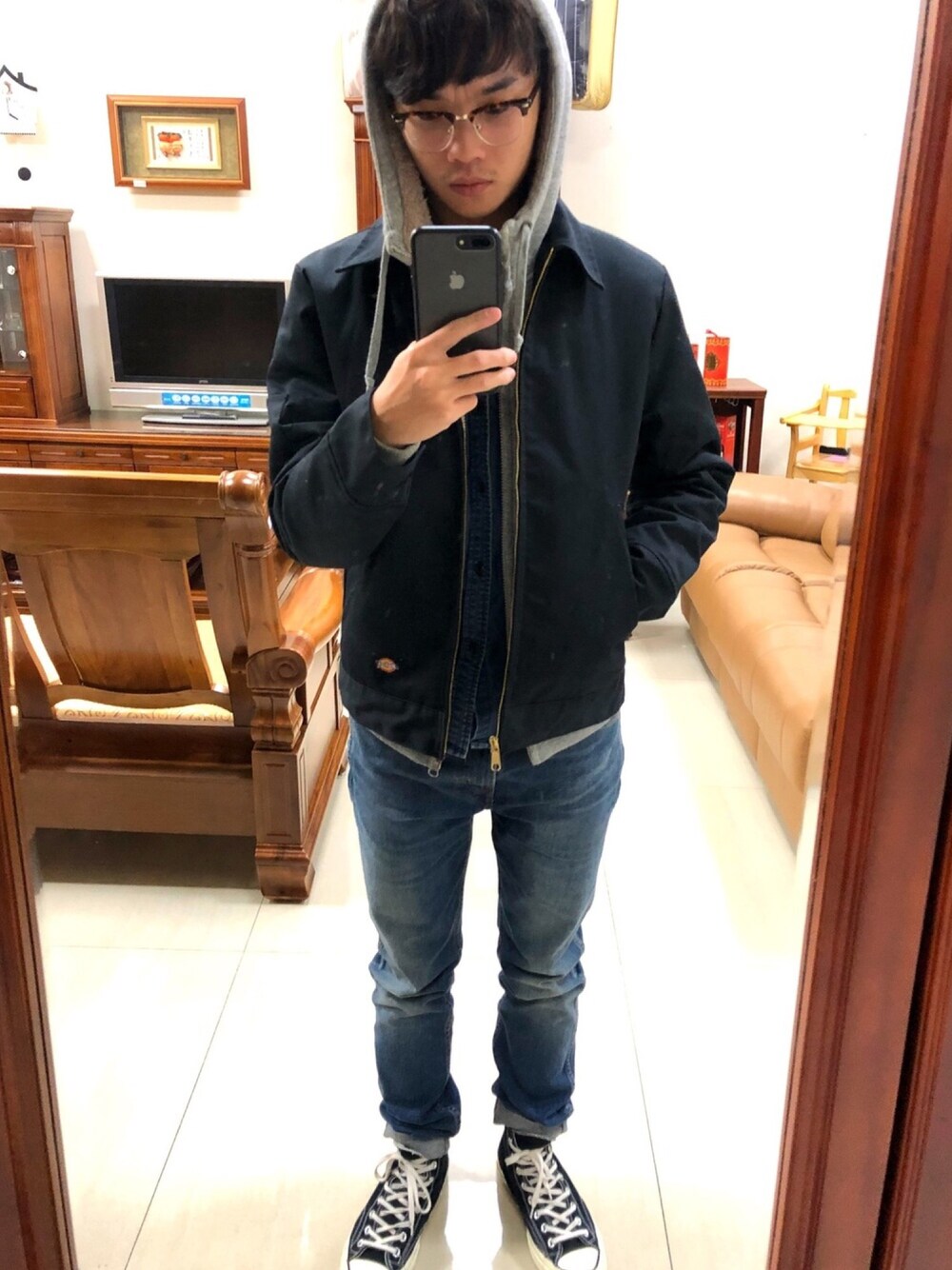 「boy、Dickies、winter、Taiwan、converse、Taichung、Levi's」｜「Dickiesのアイテム（スーツジャケット、ブラック系）」を使った、峻宏さん（メンズ・174cm）の冬コーディネートの1枚目の写真