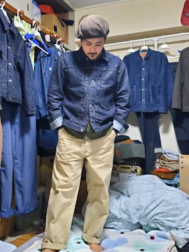 「TCB jeans（ティーシービージーンズ）のアイテム（ハンチング/ベレー帽）」を使った、Diez Katsumiさん（メンズ・173cm）の冬コーディネート