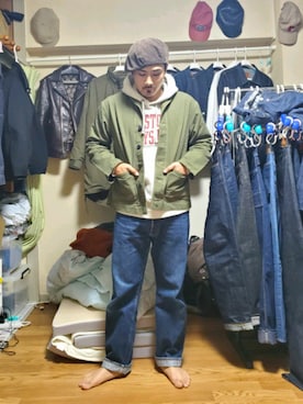 「TCB jeans（ティーシービージーンズ）のアイテム（ハンチング/ベレー帽）」を使った、Diez Katsumiさん（メンズ・173cm）の冬コーディネート
