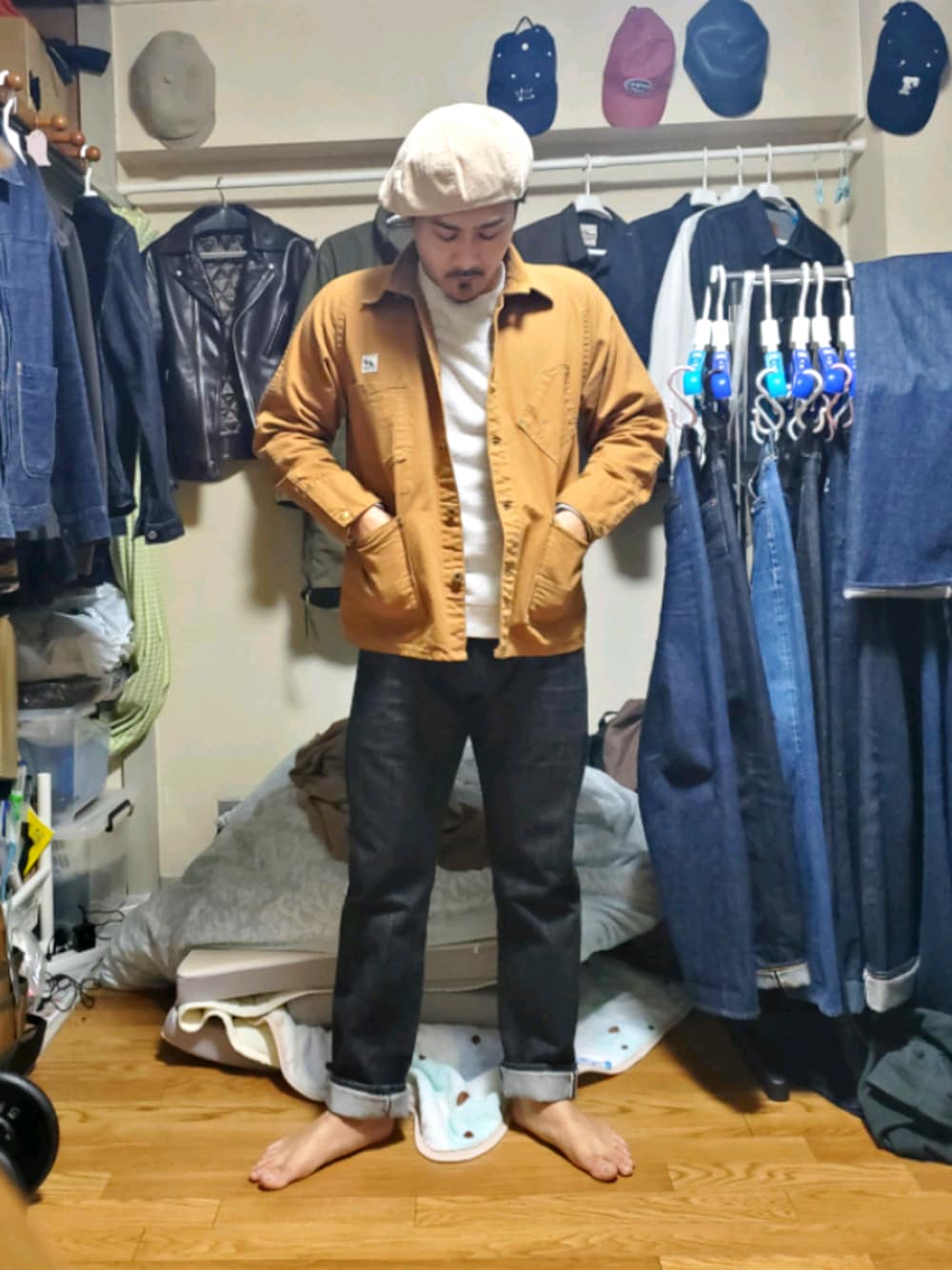 「tcb jeans、two cats brand、beret、tcb50's、BLACKCAT 、denim、BLACKDENIM、COVERALL」｜「TCB jeansのアイテム（デニムパンツ、ブラック系）」を使った、Diez Katsumiさん（メンズ・173cm）の冬コーディネートの1枚目の写真