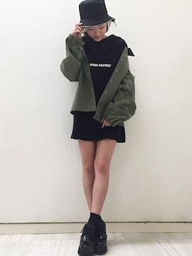 「ロゴパーカー」｜「アイテム（その他シューズ）」を使った、AIさん（レディース・161cm）の春コーディネート