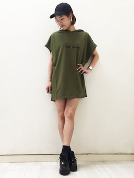 「ロゴパーカー」｜「アイテム（その他シューズ）」を使った、AIさん（レディース・161cm）の春コーディネート