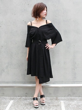 「アイテム（シャツワンピース、ブラック系）」を使った、AIさん（レディース・161cm）の夏コーディネート