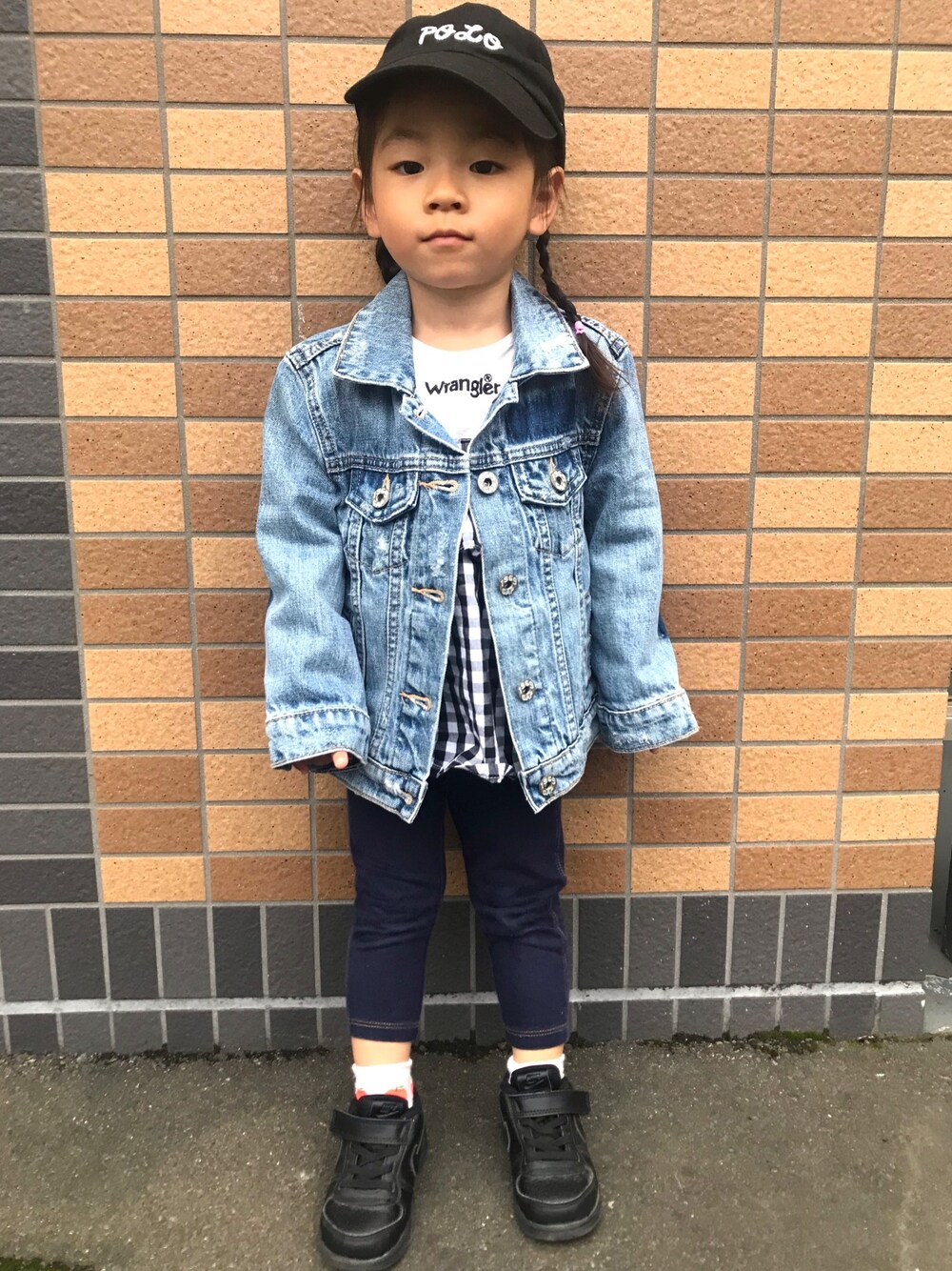 「休日スタイル、カジュアルコーデ、スニーカー、女の子コーデ、シンプル、おんなのこ、kidsfashion、GAP、女の子」｜「POLOのアイテム（帽子、ブラック系）」を使った、ゆずりつみなさん（キッズ・90cm）の秋コーディネートの1枚目の写真