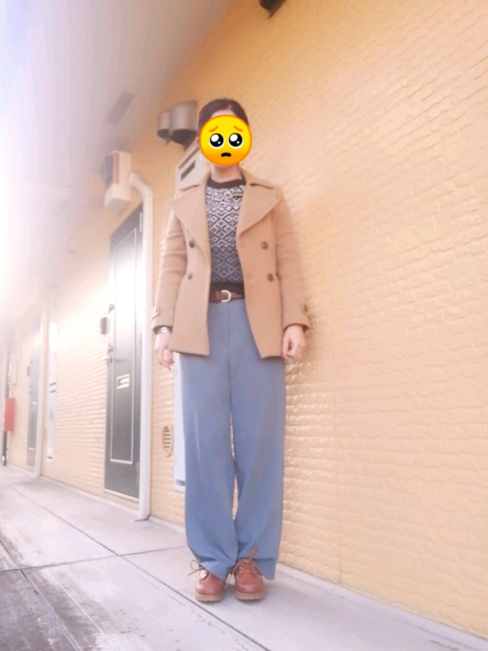 「冬コーデ、スモーキーブルー、ニットコーデ、革靴」｜「GUのアイテム（パンツ、ブルー系）」を使った、Yuさん（レディース・170cm）の冬コーディネートの1枚目の写真