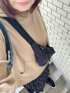 「カメラ女子」｜「アイテム（スニーカー）」を使った、rii ＿❤︎さん（レディース・166cm）の秋コーディネート