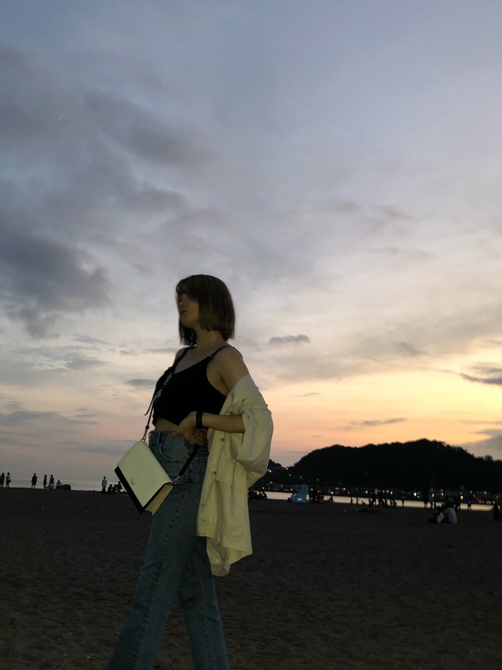 「秋のマイ旬スタイル、おしゃれさんと繋がりたい、オトナカジュアル、シンプル、スニーカーコーデ」｜「FOREVER 21のアイテム（キャミソール、ブラック系）」を使った、Al!sonさん（レディース・162cm）の秋コーディネートの1枚目の写真