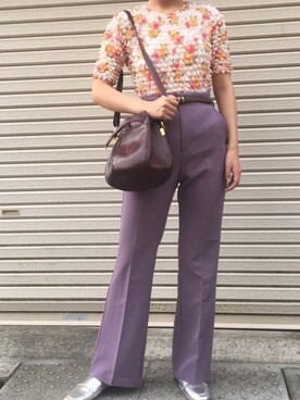 ショルダーバッグを使った 紫パンツ のレディース人気ファッションコーディネート Wear