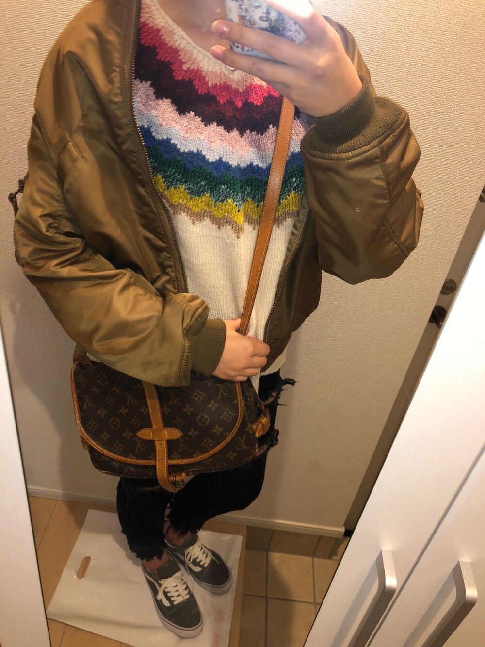 「休日スタイル、秋冬コーデ、大人カジュアル、スニーカー、シンプルコーデ、ニット、TOMコーデ、ニット帽、VOLCOM、GU」｜「VOLCOMのSweep Beanie（ニットキャップ/ビーニー、ブラック系）」を使った、TOM🌙さん（レディース・170cm）の秋コーディネートの1枚目の写真