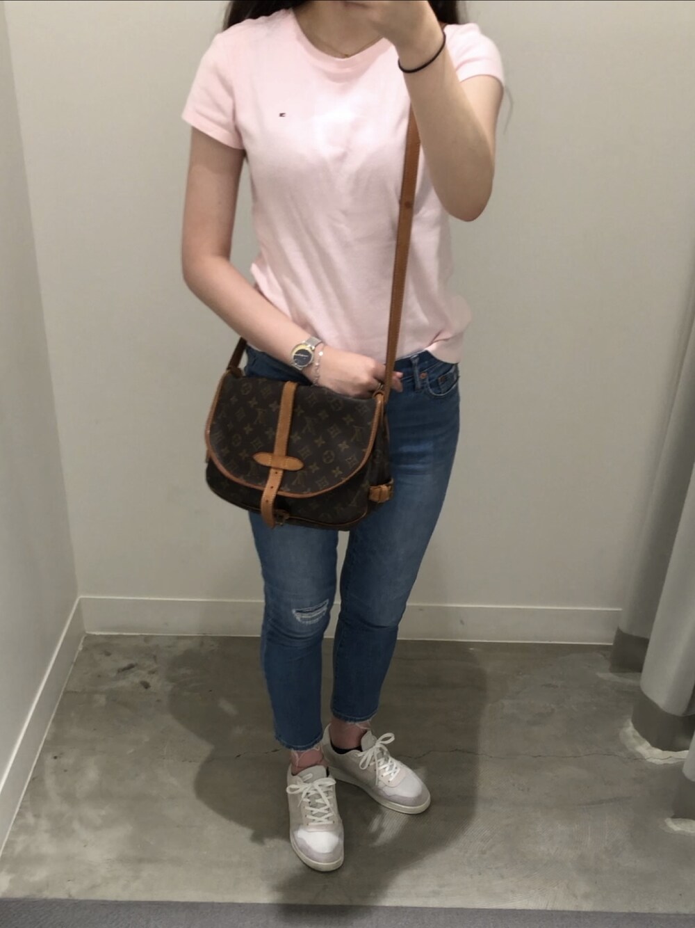 「カジュアル、夏、ラフ、おしゃれさんと繋がりたい、シンプルコーデ、デニム、TOMコーデ、Tシャツ、LACOSTE、ootd」｜「TOMMY HILFIGERのTommy Hilfiger Cotton Logo T-Shirt, Created for Macy's（Tシャツ/カットソー、ピンク系）」を使った、TOM🌙さん（レディース・170cm）の夏コーディネートの1枚目の写真