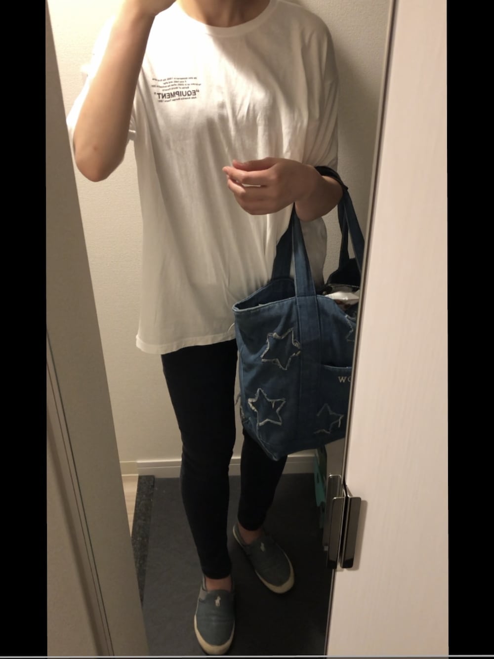 「TOMコーデ、ラブアンドピース2020、シンプルコーデ、休日スタイル、スニーカー、プチプラ、JEANASiS、おしゃれさんと繋がりたい」｜「PAGEBOYのバックプリントバンドTシャツ（Tシャツ/カットソー、ホワイト系）」を使った、TOM🌙さん（レディース・170cm）の秋コーディネートの1枚目の写真