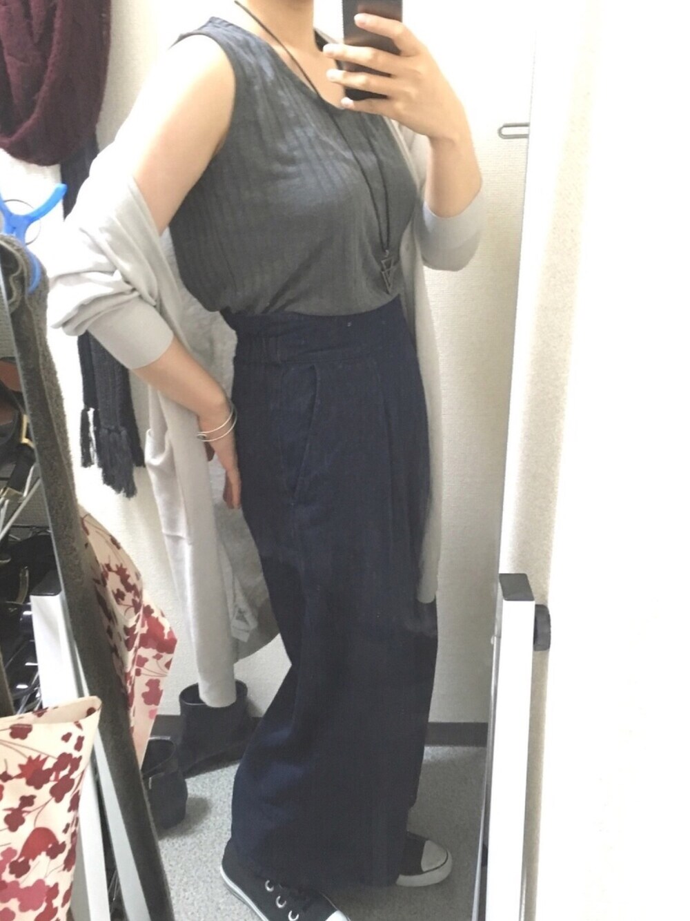 「REPIDOのダブルトライアングルレザーチョーカーネックレス（ネックレス、シルバー系）」を使った、mzさん（レディース・165cm）の春コーディネートの1枚目の写真