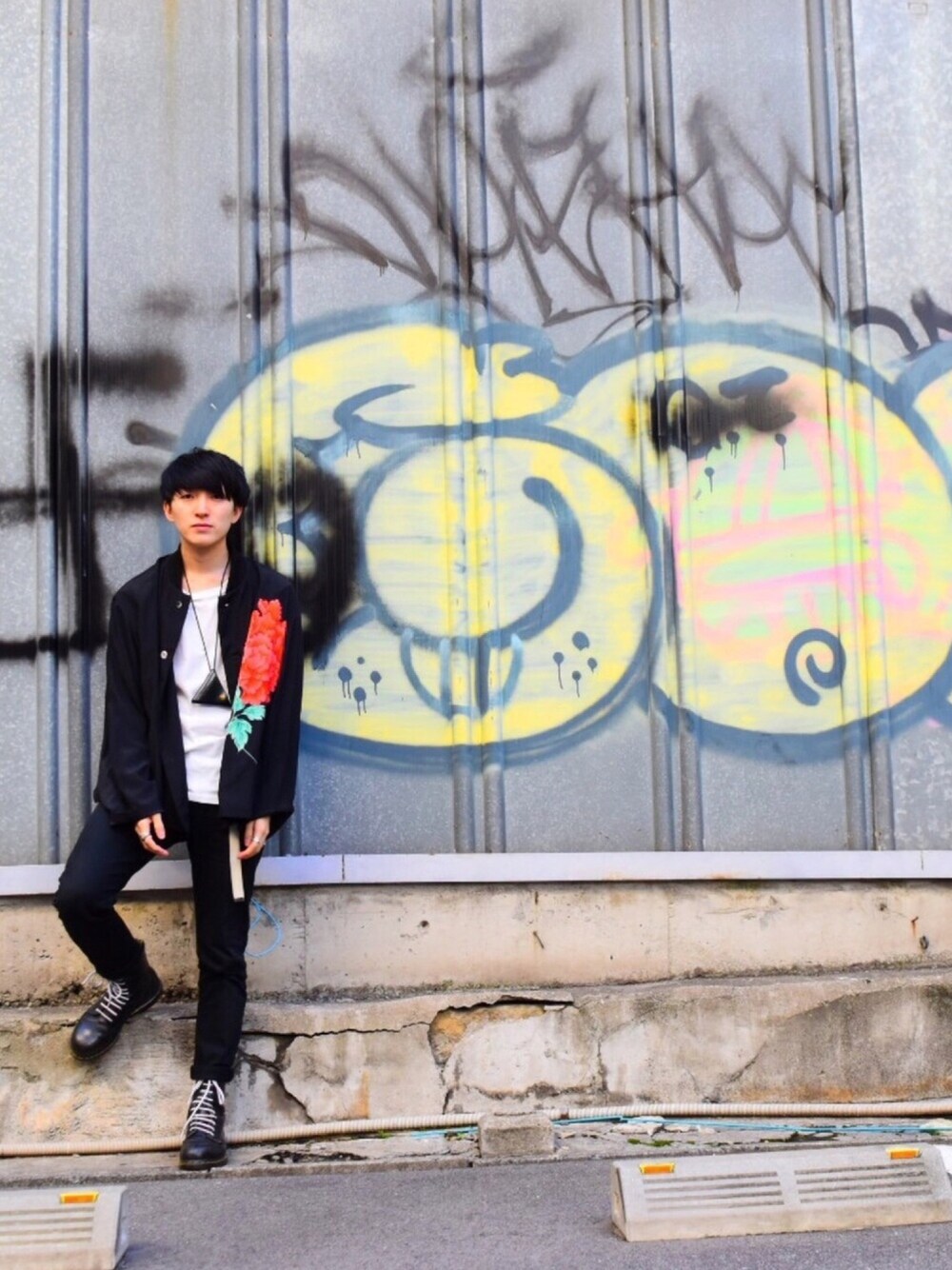 「ブラック、黒スキニー、シンプル、ヨウジヤマモト、yohjiyamamoto、90’s、花と少年期、Dr.Martens」｜「Yohji Yamamotoのアイテム（ブルゾン、ブラック系）」を使った、よしおさん（メンズ・173cm）の秋コーディネートの1枚目の写真