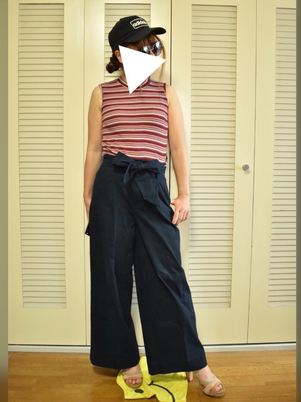 「summer、ワイドパンツ、チノパン、ネイビーパンツ、キャップ、古着MIX、used、BBQ、サングラス」｜「GLOBAL WORKのリボンチノワイドパンツ/764364（チノパンツ、ブルー系）」を使った、みみさん（レディース・158cm）の夏コーディネートの1枚目の写真