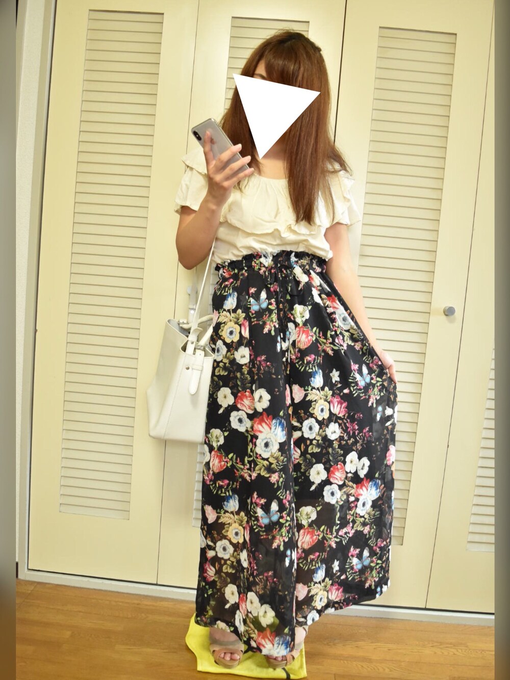 「花柄、ワイドパンツ、大人ガーリー、ブラウス、ciaopanic、花柄パンツ、夏コーデ、summer」｜「RID.DLE FROMの花柄シフォンワイドパンツ（パンツ、ブラック系）」を使った、みみさん（レディース・158cm）の夏コーディネートの1枚目の写真
