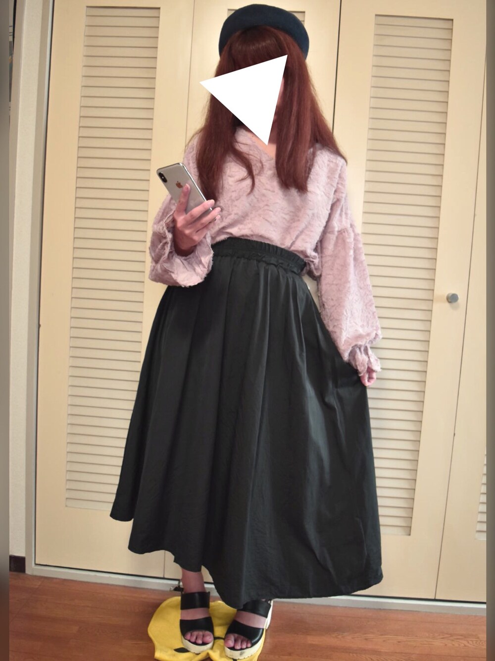 「スポサン、ピンク×ブラック、黒スカート、ベレー帽、ガーリー、niko and ...、SENCE OF PLACE by URBAN RESEARCH、mystic」｜「mysticのシャギーレースボリュームブラウス（シャツ/ブラウス、ピンク系）」を使った、みみさん（レディース・158cm）の秋コーディネートの1枚目の写真
