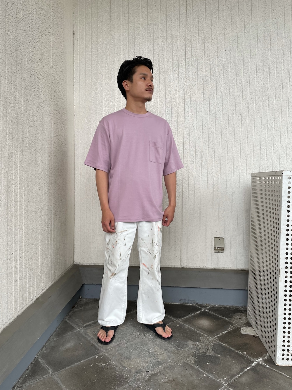 「シンプルコーデ、夏コーデ、ゆるコーデ、カジュアルコーデ、デニム、ポケットＴシャツ、ピンク」｜「ITEMS URBANRESEARCHのコンパクトスムース ポケットTシャツ（Tシャツ/カットソー、ピンク系）」を使った、よねさん（メンズ・172cm）の春コーディネートの1枚目の写真