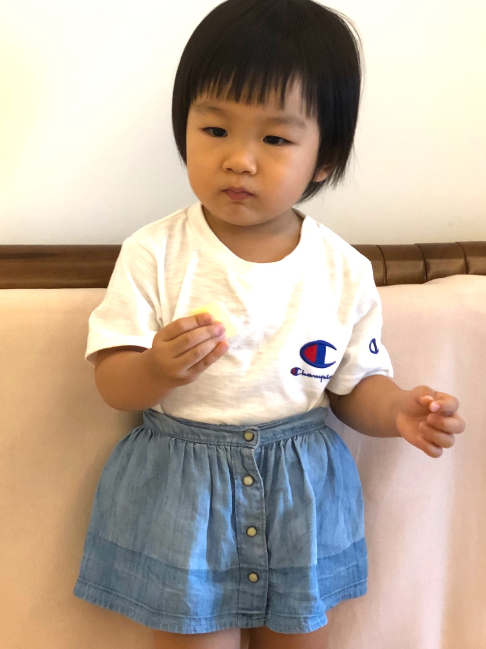「Championのアイテム（Tシャツ/カットソー、ホワイト系）」を使った、Tong'mamiさん（キッズ・90cm）の夏コーディネートの1枚目の写真