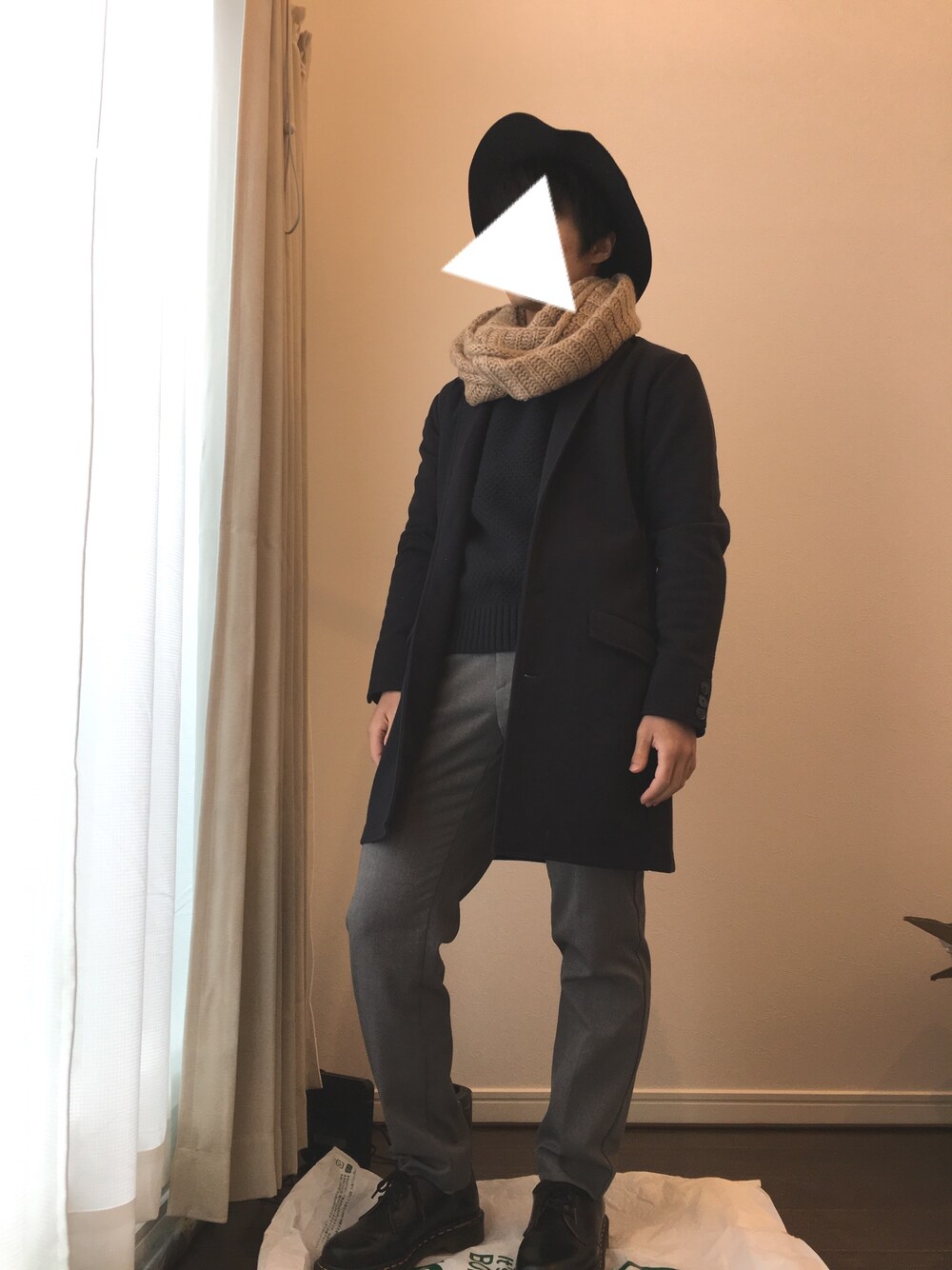 「U160、チェスターコート、スヌード、ユニクロ、GU、ドクターマーチン、大学生」｜「THE SHOP TK のウール中折れハット（ハット、ブラック系）」を使った、じゅんじゅんさん（メンズ・160cm）の冬コーディネートの1枚目の写真