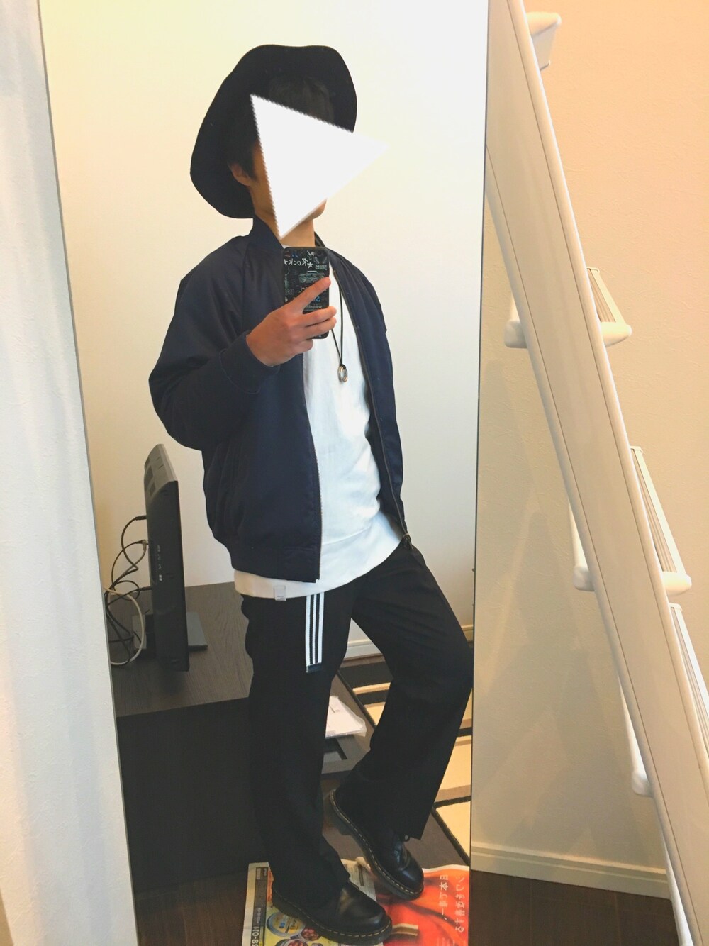 「U160、スカジャン、ワイドパンツ、GU、ハット、ガチャベルト、大学生」｜「CIAOPANICの【Ciaopanic】U.S.A.YARN（スウェット、ホワイト系）」を使った、じゅんじゅんさん（メンズ・160cm）の冬コーディネートの1枚目の写真