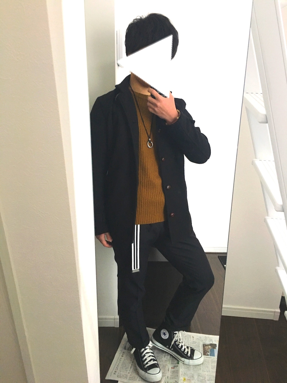 「大学生、U160、モノトーン、ガチャベルト、テーパードパンツ、コンバース、GU、GUニット」｜「003 J.FERRYのアイテム（ジャケット/アウター、ブラック系）」を使った、じゅんじゅんさん（メンズ・160cm）の春コーディネートの1枚目の写真