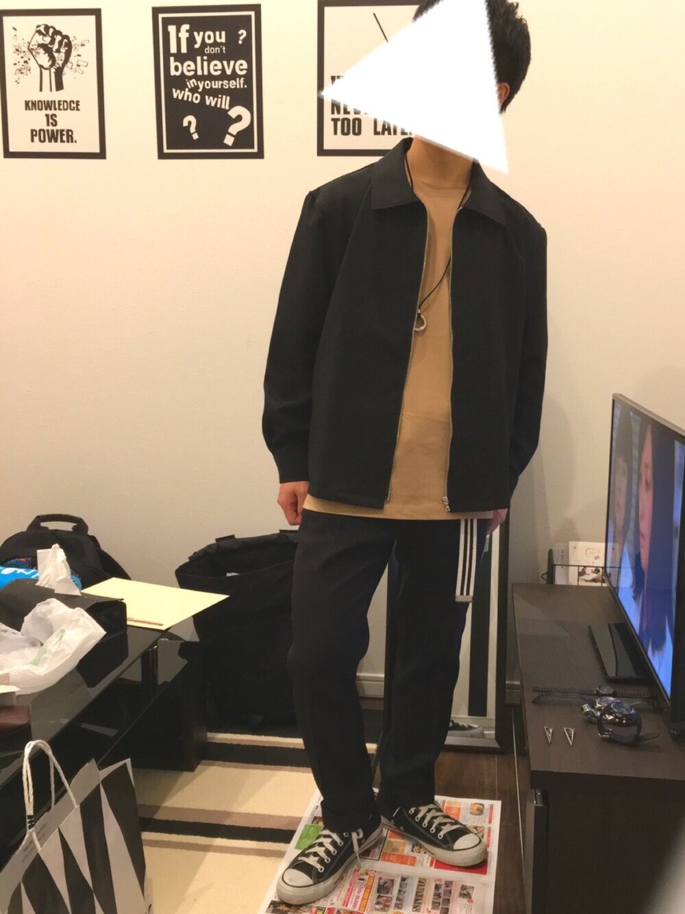 「HARE、ガチャベルト、U160、黒、スラックス、春コーデ」｜「HAREのビッグスリットカットソー(HARE)（Tシャツ/カットソー、ベージュ系）」を使った、じゅんじゅんさん（メンズ・160cm）の春コーディネートの1枚目の写真