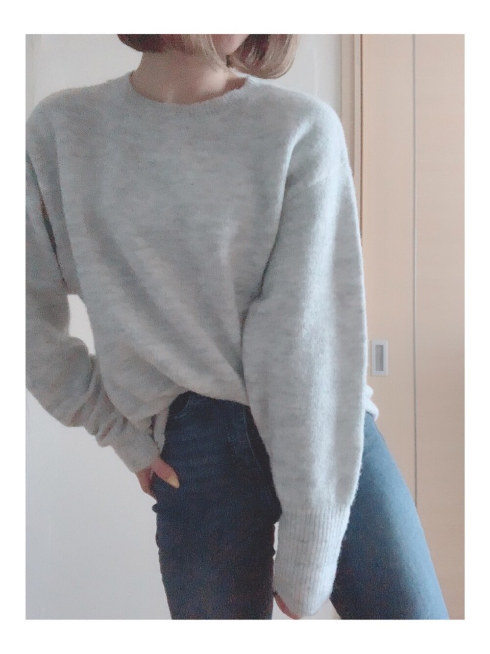 「カジュアル、おしゃれさんと繋がりたい、ビッグシルエット、冬、スニーカーコーデ、大人カジュアル、パンツスタイル」｜「H&MのH&M - セーター - グレー（ニット/セーター、グレー系）」を使った、atyuf663さん（レディース・155cm）の冬コーディネートの1枚目の写真