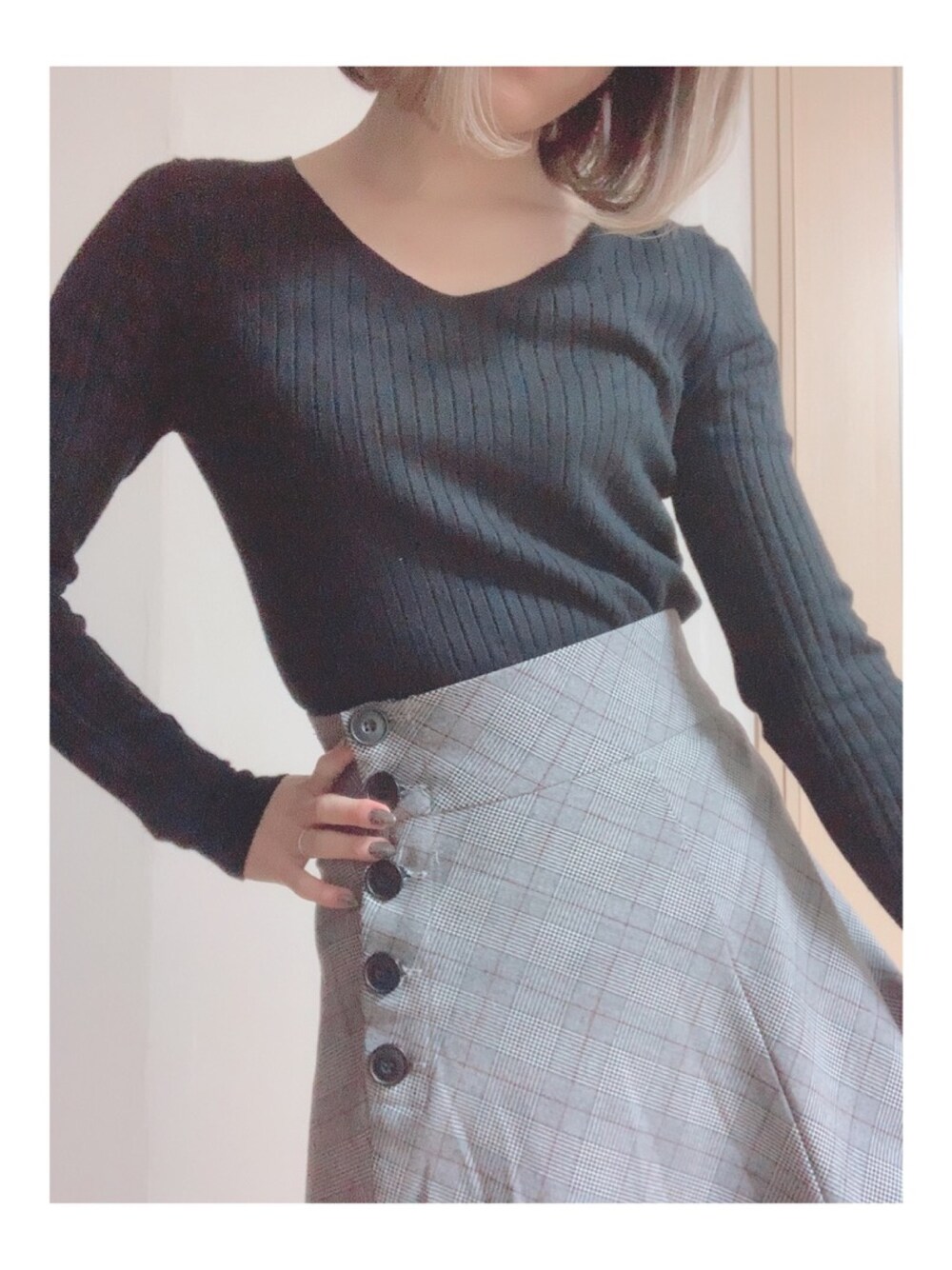 「シンプルコーデ、オトナ女子、きれいめカジュアル、プチプラ、スカート、チェツクスカート」｜「GUのアイテム（Tシャツ/カットソー、ブラック系）」を使った、atyuf663さん（レディース・155cm）の冬コーディネートの1枚目の写真