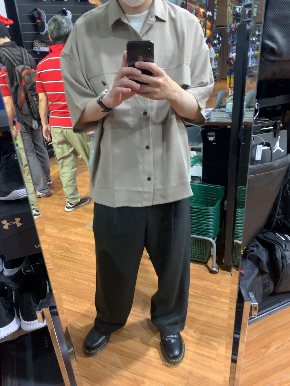 「休日スタイル、カジュアルコーデ、夏、おしゃれさんと繋がりたい、ビッグシルエット、タックイン、KANGOL、ドクターマーチン、ワイドパンツ」｜「KANGOLの▽WEB限定 KANGOL/カンゴール 別注 リラックスオープンカラーシャツ(1/2スリーブ) 2020SUMMER（シャツ/ブラウス、ベージュ系）」を使った、じゅんのさん（メンズ・175cm）の夏コーディネートの1枚目の写真