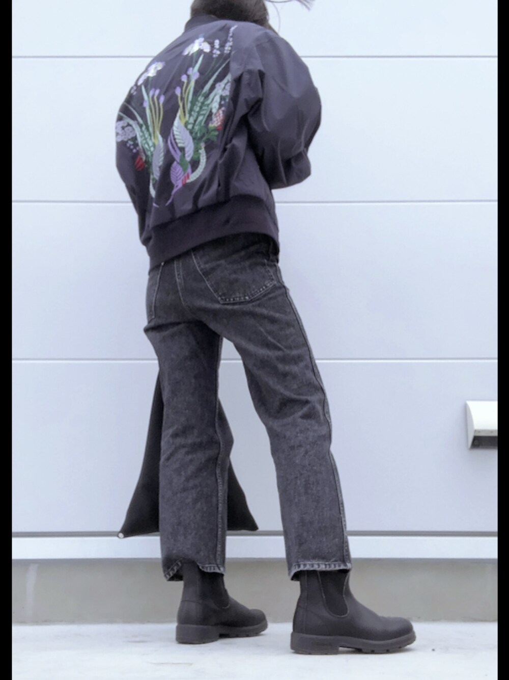「春夏コーデ、メンズライク、シンプル」｜「DESCENTE ALLTERRAINのアイテム（MA-1、ブルー系）」を使った、sagさん（レディース・158cm）の春コーディネートの1枚目の写真
