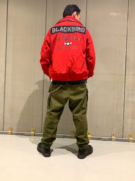 「アイテム（ミリタリージャケット、レッド系）」を使った、Ｋ長袖愛好会さん（メンズ・170cm）の春コーディネート