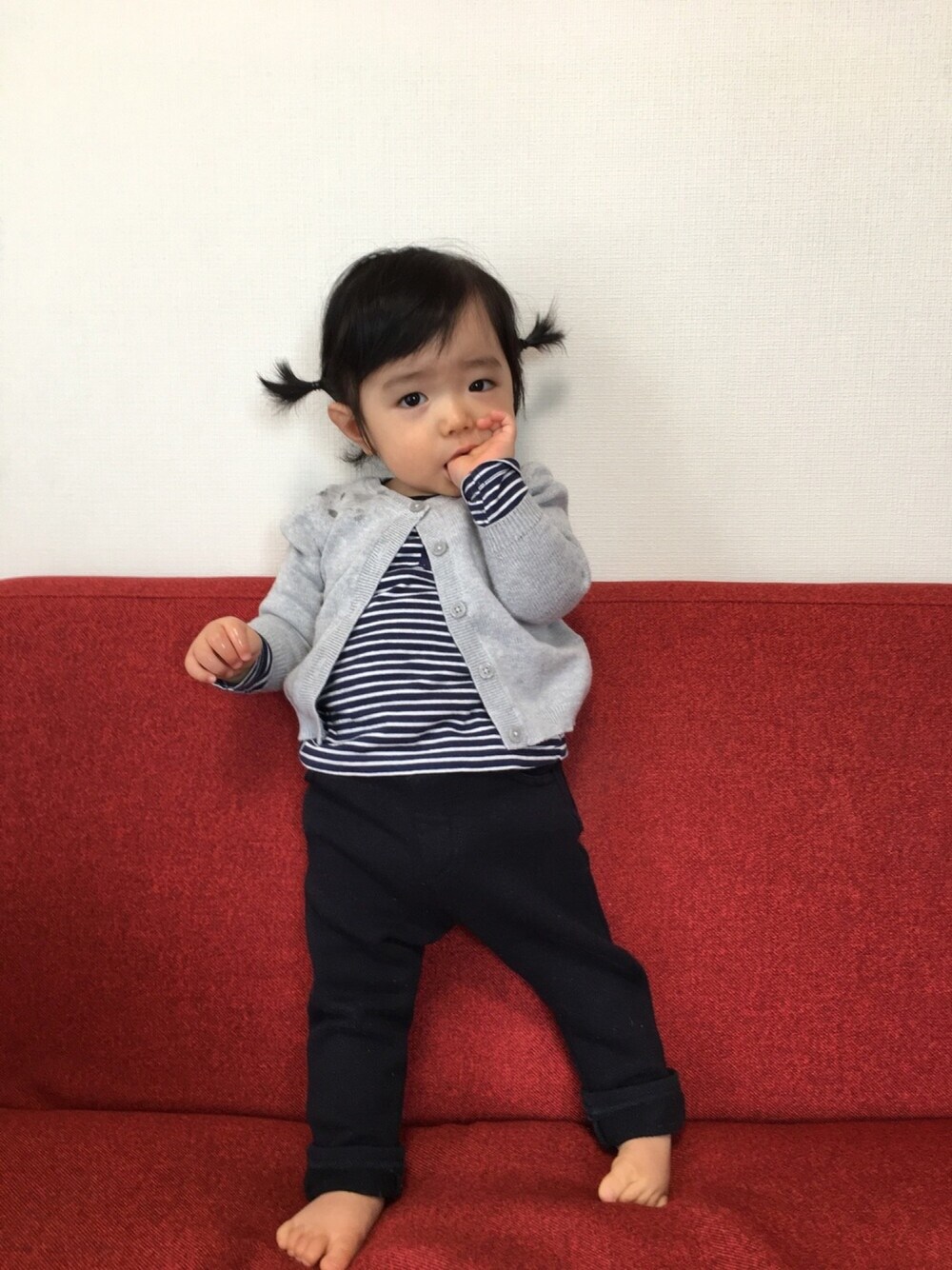 「女の子っぽいコーデ、おとこのこ、プチプラ、ボーダー、カーディガン、1歳」｜「OLD NAVYのアイテム（カーディガン/ボレロ、グレー系）」を使った、88sota88さん（キッズ・70cm）の冬コーディネートの1枚目の写真