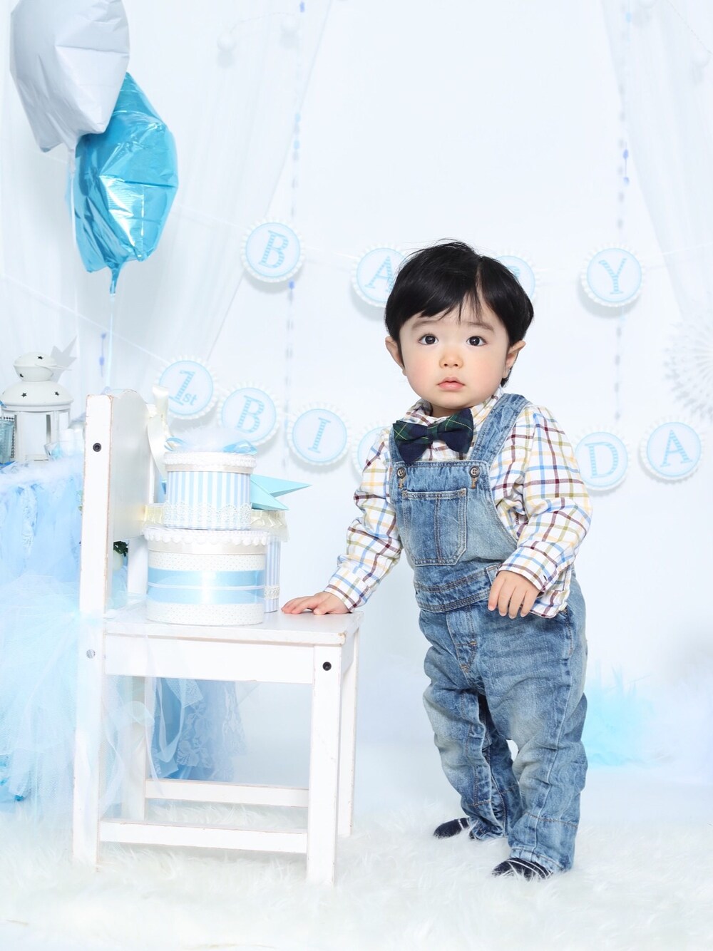 「キッズファッション、オーバーオール、男の子、babygap、H&M、バースデーフォト」｜「babyGAPのアイテム（シャツ/ブラウス、その他）」を使った、88sota88さん（キッズ・70cm）の冬コーディネートの1枚目の写真