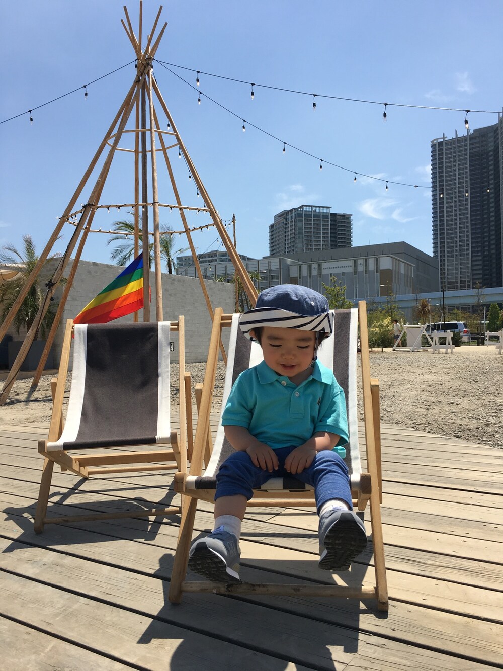 「男の子、ドラフトギャップ、BBQ、夏コーデ、シンプルコーデ」｜「GAPのGap リバーシブル シャンブレー バケットハット（ハット、ブルー系）」を使った、88sota88さん（キッズ・70cm）の夏コーディネートの1枚目の写真