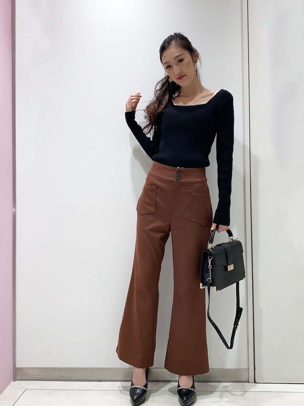 「LIPSERVICEの2WAYボタンリブニット（ニット/セーター、ブラック系）」を使った、suzuさん（レディース・163cm）の秋コーディネートの1枚目の写真