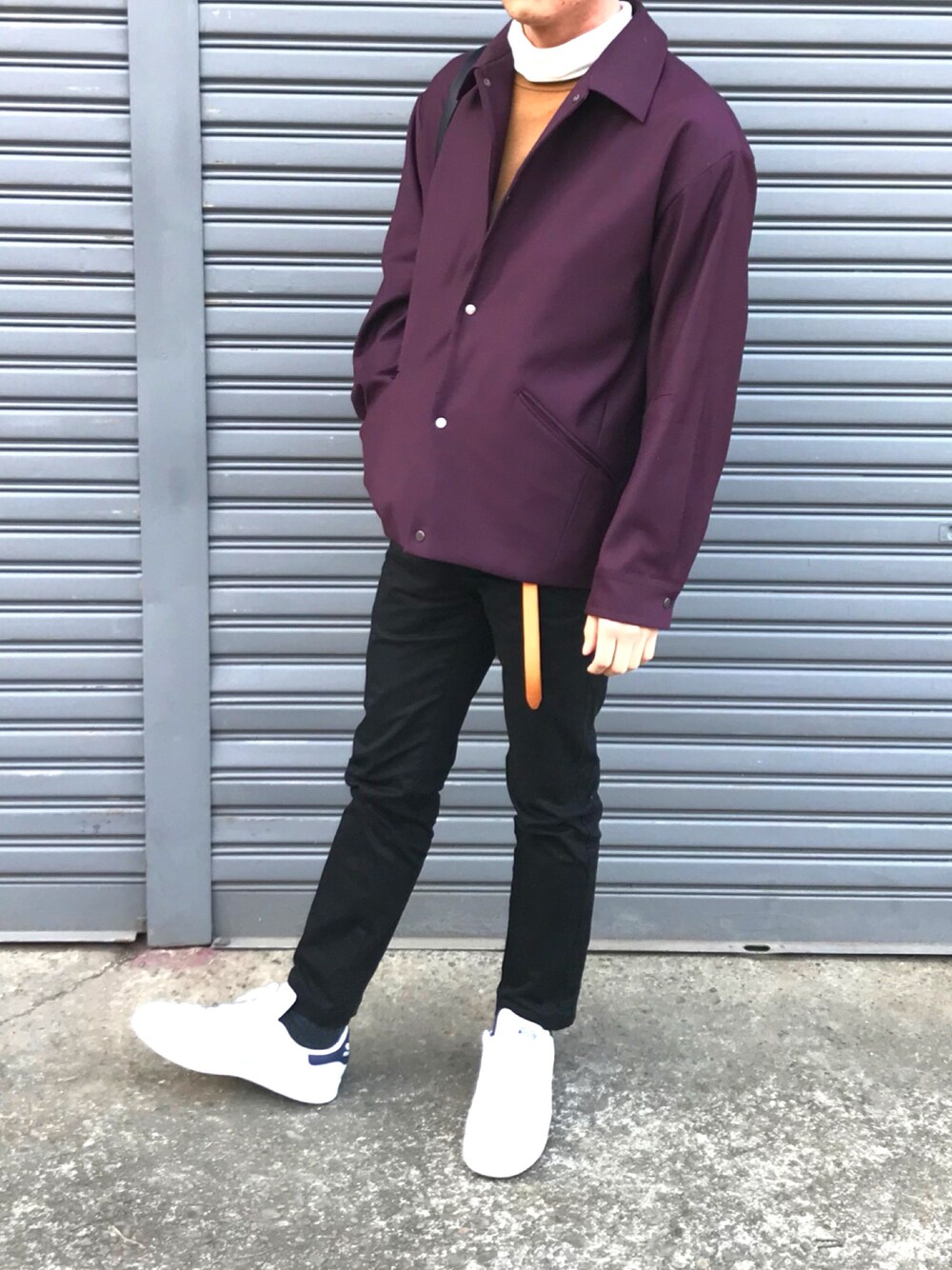 「シンプル、カジュアルコーデ、秋色、スニーカー、黒スキニー、コーチジャケット」｜「adidasの《メルマガ掲載》adidas アディダス STAN SMITH スタンスミス M20324 RWHT/RWHI/FAIR        （スニーカー、ホワイト系）」を使った、れーやさん（メンズ・169cm）の冬コーディネートの1枚目の写真
