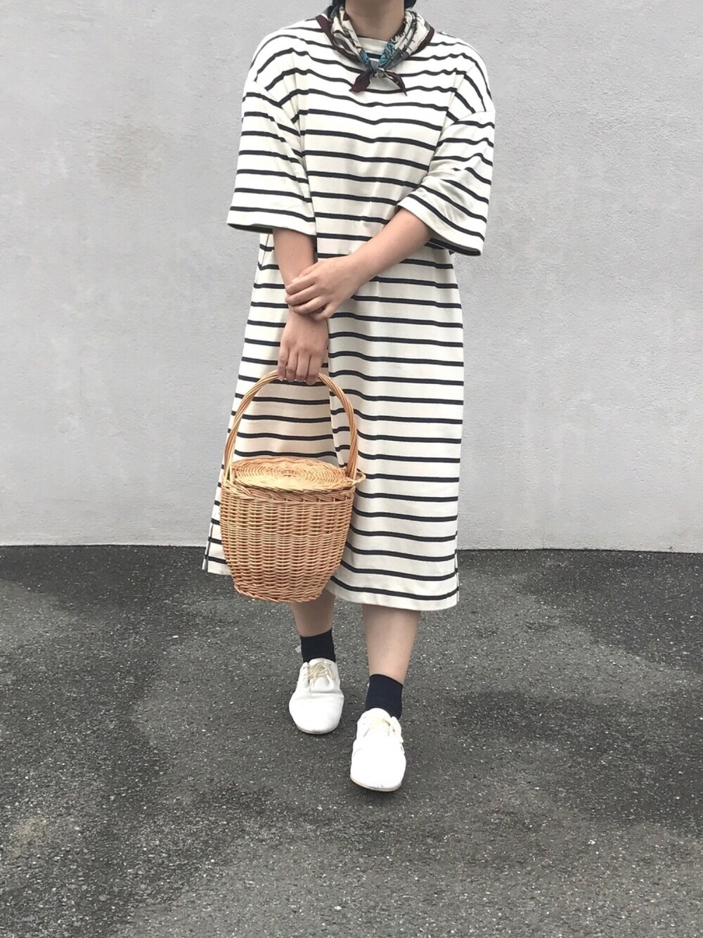 「マリンコーデ、ボーダーワンピース、プチプラ、プチプラコーデ、UNIQLO」｜「BEAUTY&YOUTH UNITED ARROWSのアイテム（バンダナ/スカーフ、ブラウン系）」を使った、cazcoさん（レディース・157cm）の夏コーディネートの1枚目の写真