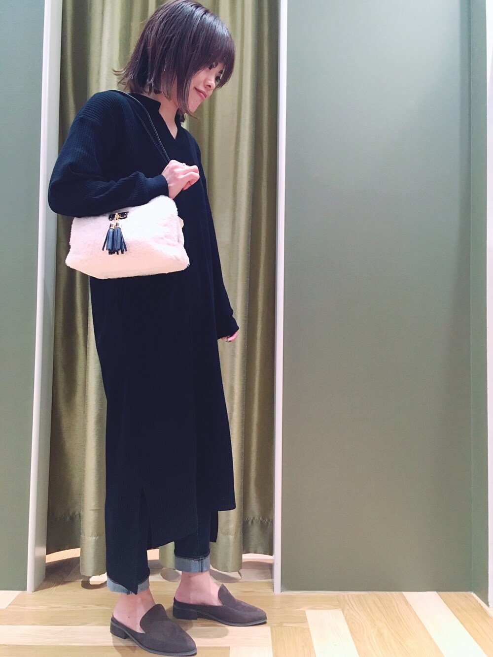 「秋服準備はじめました、Green Parks、greenparks、グリーンパークス、ワンピース、着回しコーデ、RODE SKO」｜「Green　Parksの・ワッフル長袖カットワンピース（ワンピース、ブラック系）」を使った、maikoさん（レディース・157cm）の秋コーディネートの1枚目の写真