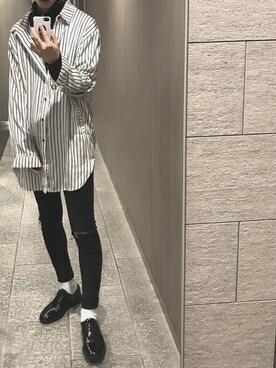 「ストライプ」｜「アイテム（PC・スマホグッズ/家電）」を使った、りゅうせいみマンさん（メンズ・180cm）の秋コーディネート