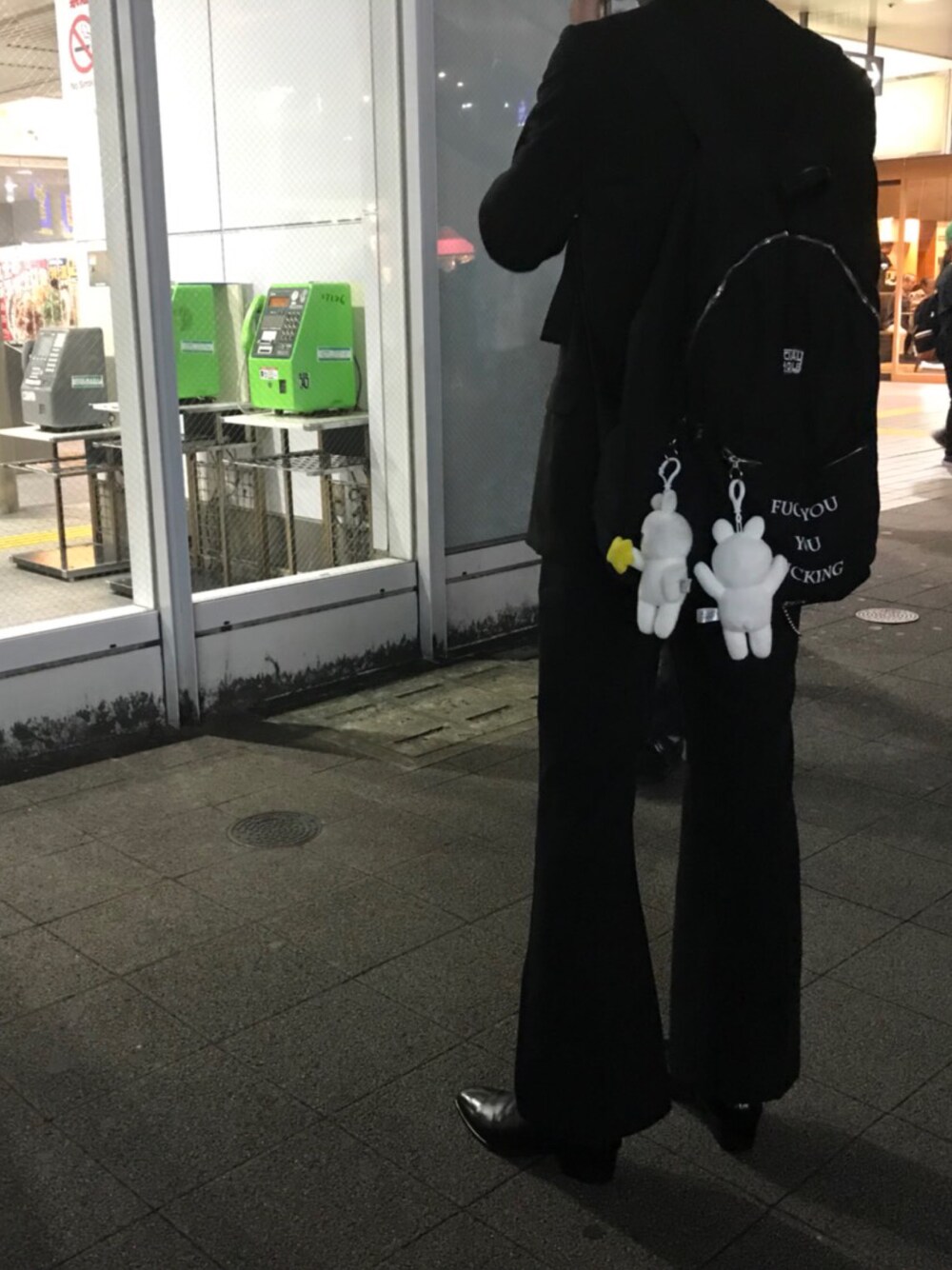 「NHOLLYWOOD、emptynoir、XU、ブーツ、ヒールブーツ、ジャケット、スラックス、ALL BLACK、真っ黒コーデ、すこぶる動くウサギ」｜「N.HOOLYWOODのアイテム（スーツジャケット、ブラック系）」を使った、りゅうせいみマンさん（メンズ・180cm）の秋コーディネートの1枚目の写真