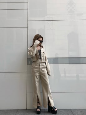 「アイテム（カバーオール）」を使った、ENVYM_RIKAさん（レディース・161cm）の春コーディネート