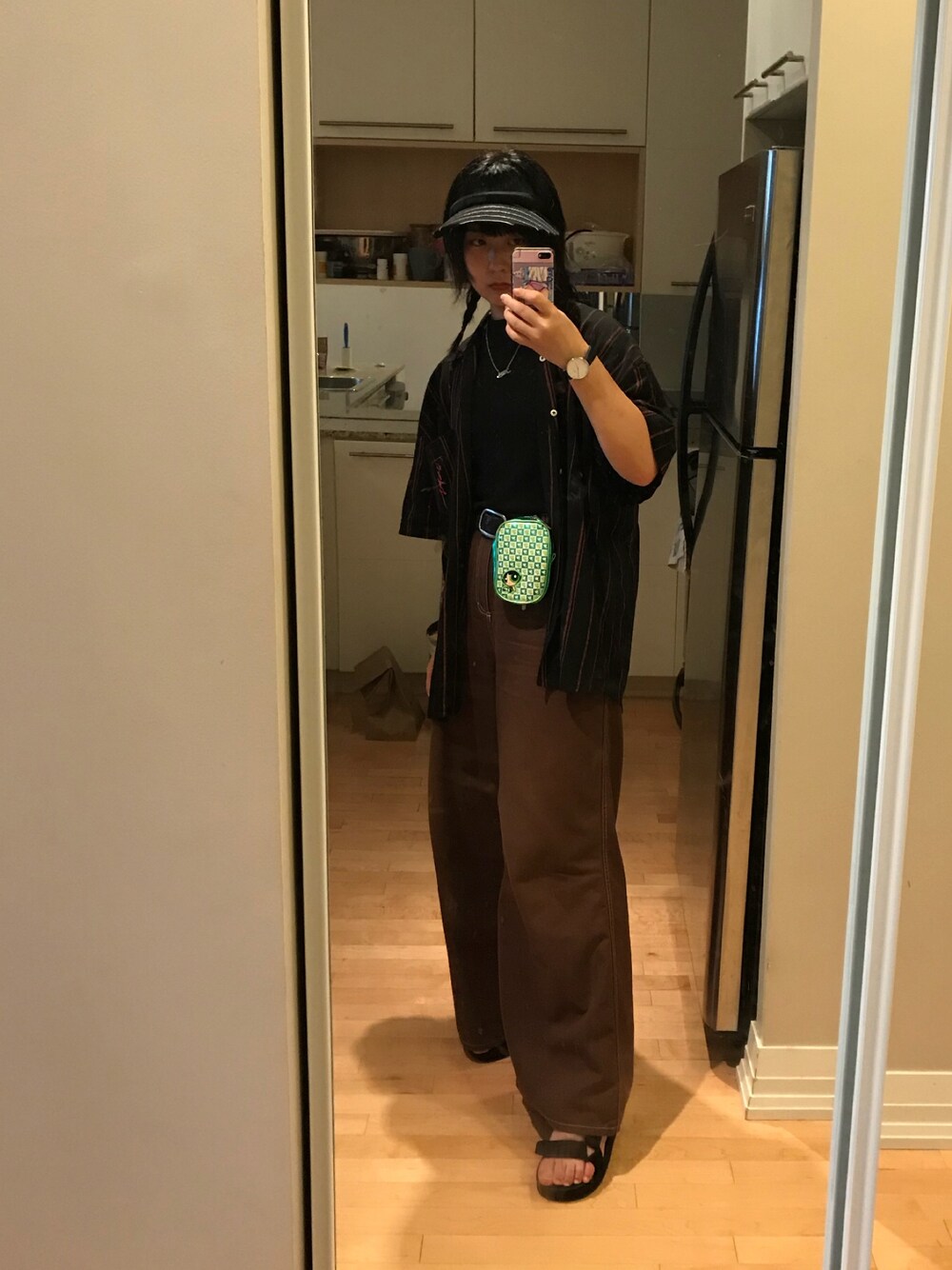 「Stussy Womenのアイテム（パンツ、ブラウン系）」を使った、一般市民さん（レディース・167cm）の秋コーディネートの1枚目の写真