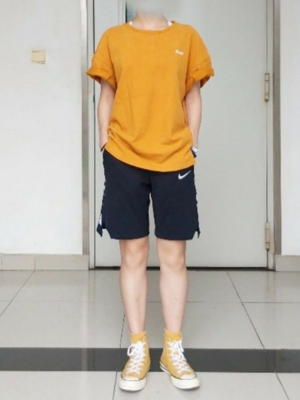 「ONCTのアイテム（カーゴパンツ、ホワイト系）」を使った、31さん（メンズ・157cm）の夏コーディネートの1枚目の写真