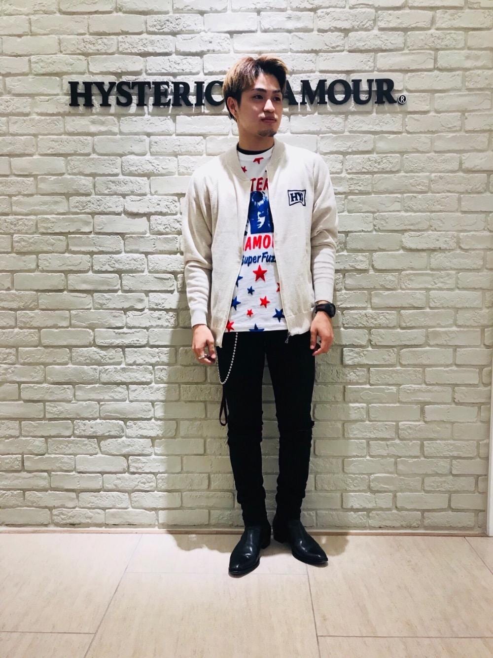 「ニット、シンプル、スキニーパンツ、ストリート、スター、大人カジュアル、ユニセックス、Hysteric Glamour、初春におすすめ」｜「HYSTERIC GLAMOURのSU加工ISKOツイル スリムパンツ（デニムパンツ、ブラック系）」を使った、t.さん（メンズ・165cm）の春コーディネートの1枚目の写真