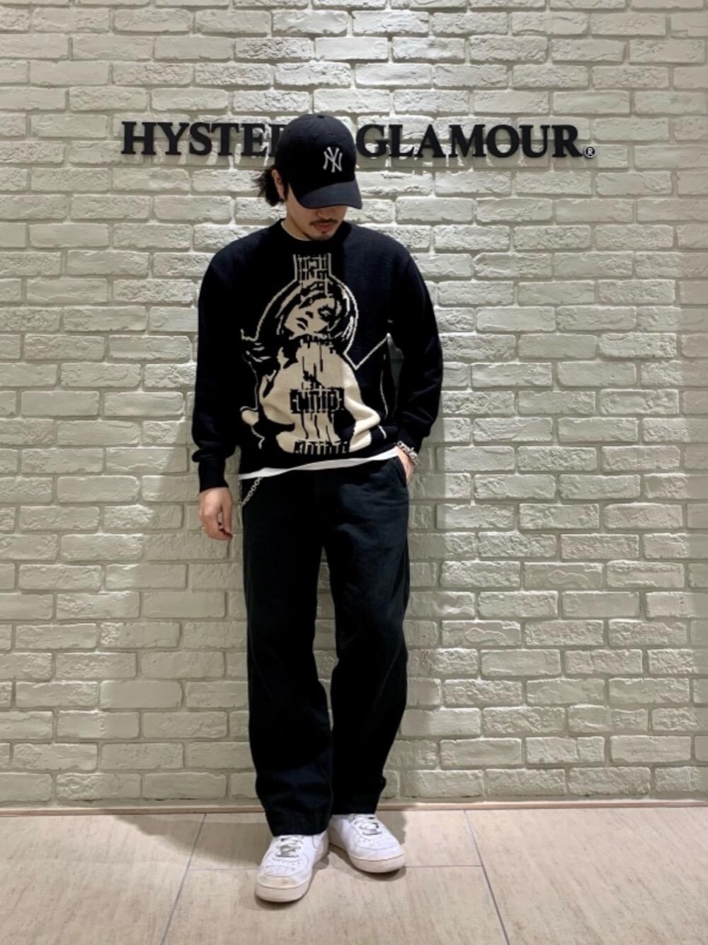 「スウェット、ニット、長袖シャツ、カジュアルコーデ、ストリートコーデ、秋コーデ、ロンt、らふこーで」｜「HYSTERIC GLAMOURのWOMAN ON SKULL PICKウォレットチェーン（ウォレットチェーン、シルバー系）」を使った、t.さん（メンズ・165cm）の秋コーディネートの1枚目の写真