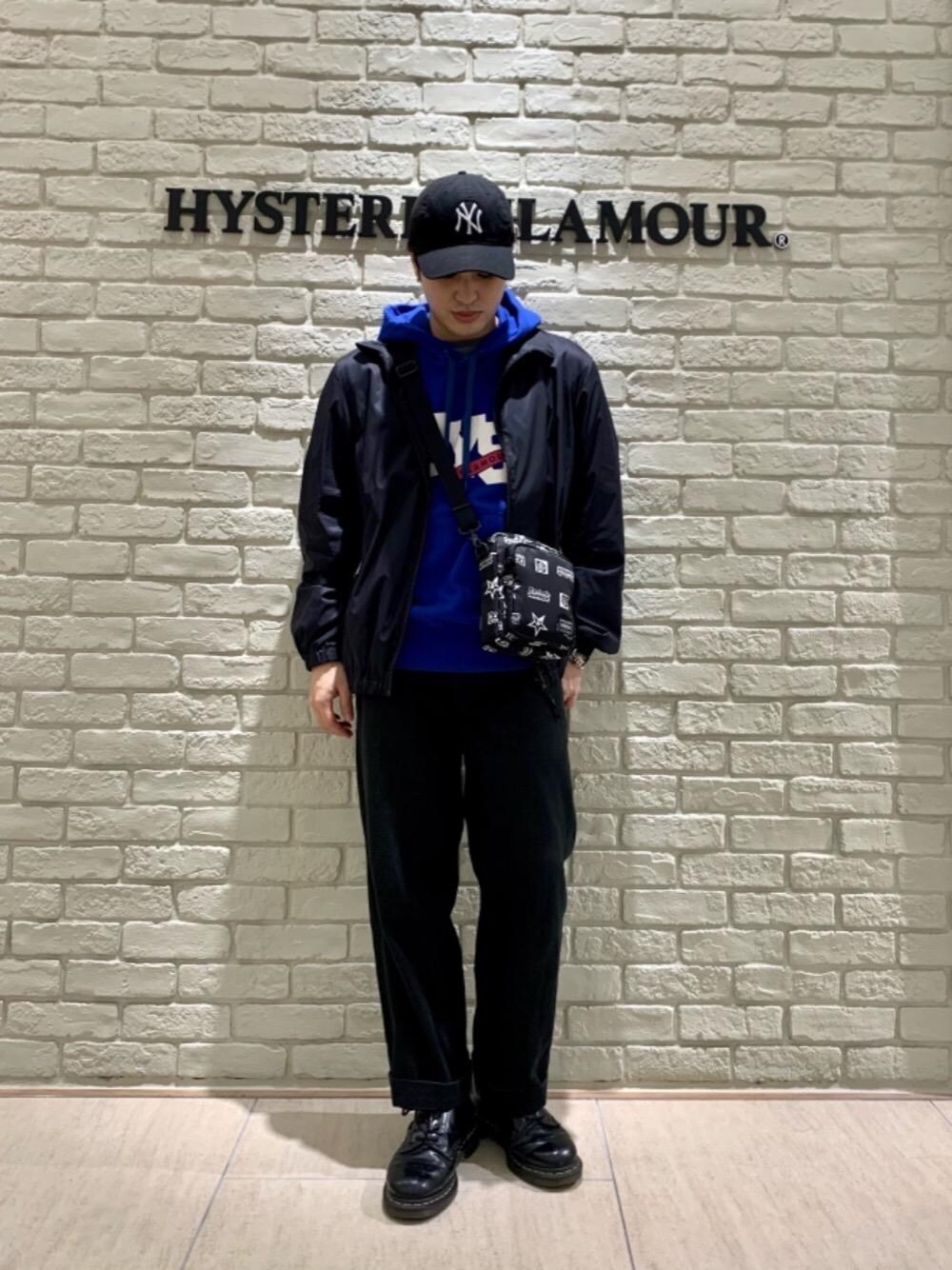 「スウェット、パーカー、ポーター、シンプルコーデ、カジュアルコーデ、ストリートコーデ、秋コーデ、hysteric glamour、らふこーで、porter」｜「HYSTERIC GLAMOURのミリタリートラウザーズ パンツ（その他パンツ、ブラック系）」を使った、t.さん（メンズ・165cm）の秋コーディネートの1枚目の写真